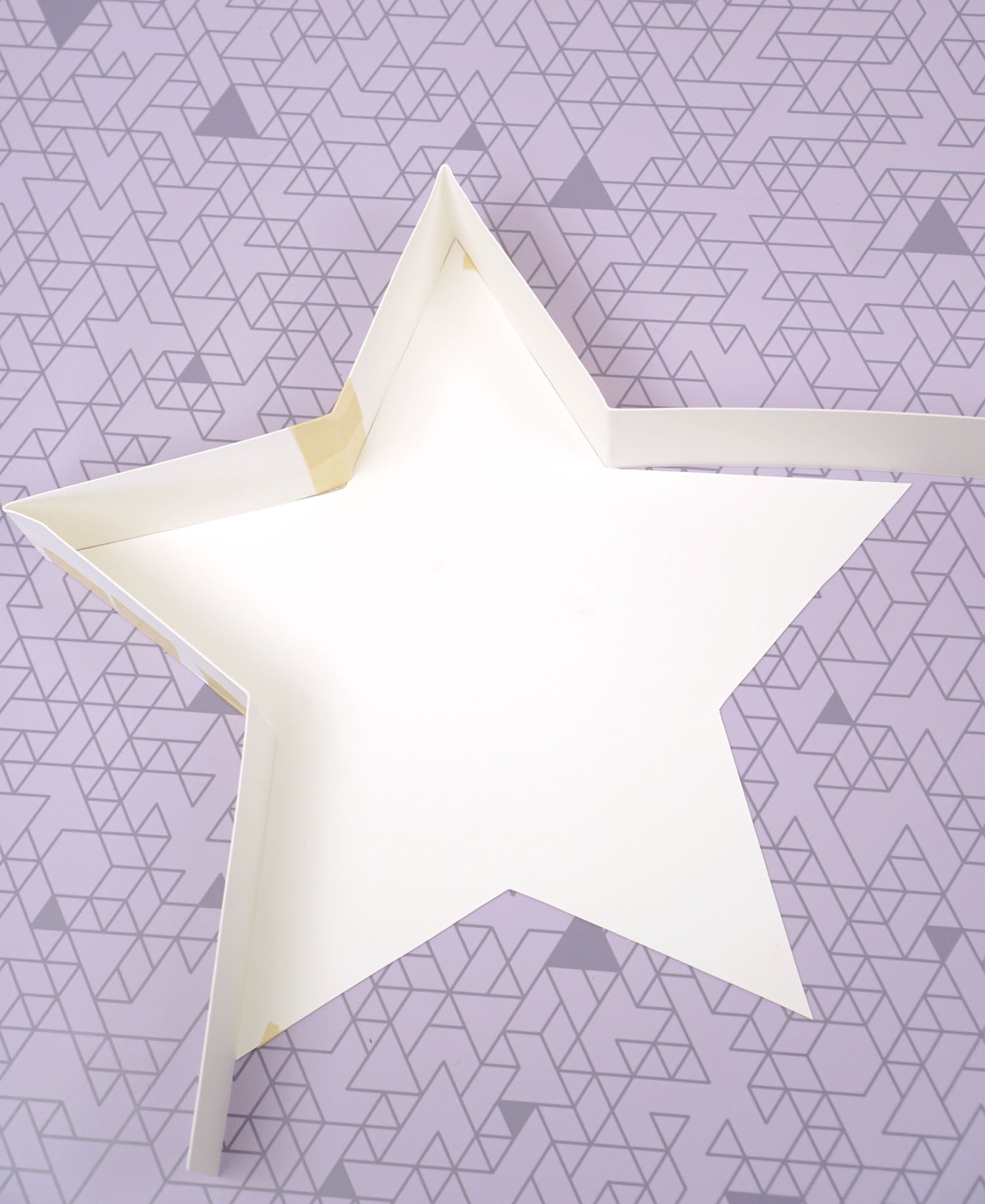 assembling star shape of pinata