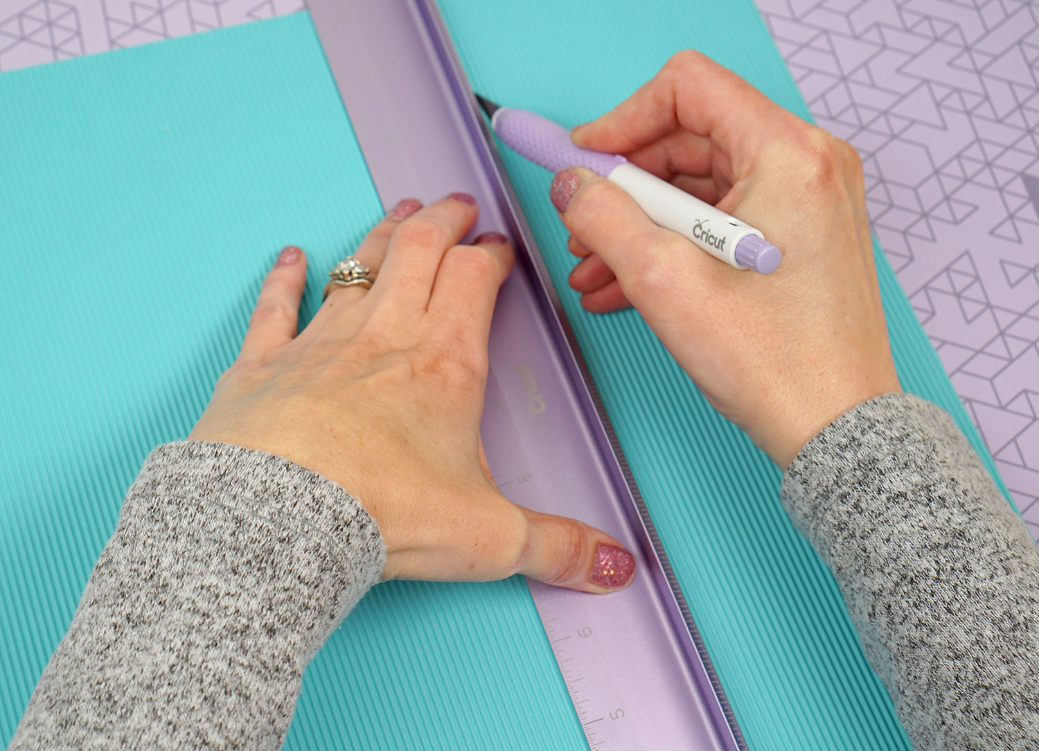 using the cricut true control knife