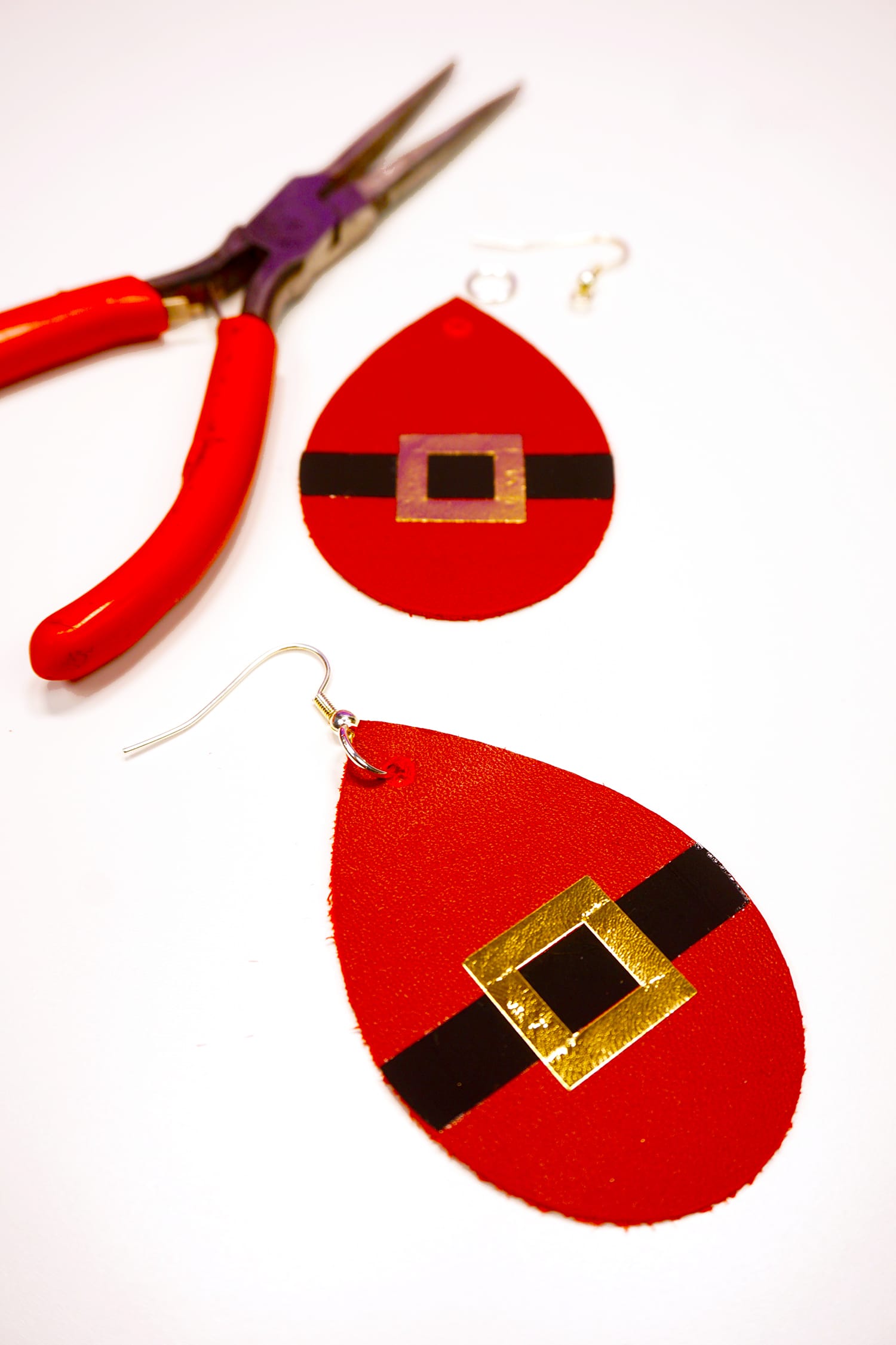 santa belt earrings fully assembled