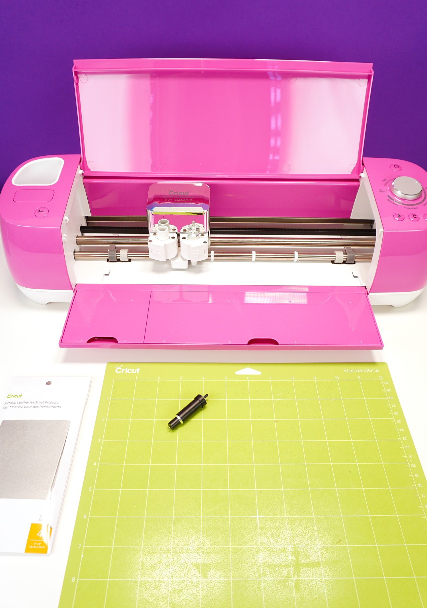 cricut machine and cutting materials