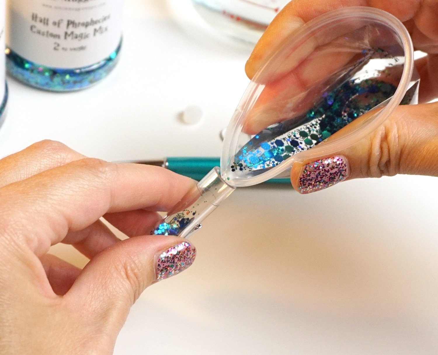 pouring glitter mixture in pen casing