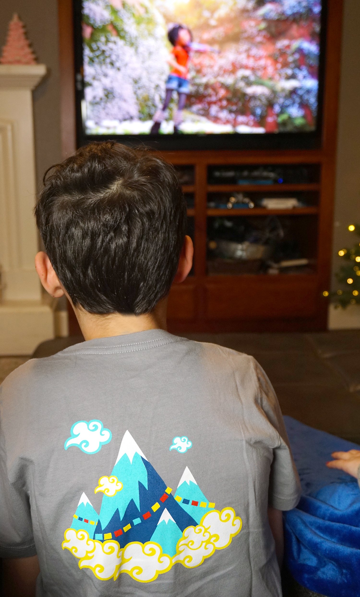 child watching the abominable movie wearing tea collection shirt