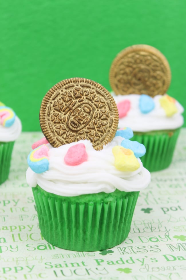 lucky charms cupcakes with golden oreos