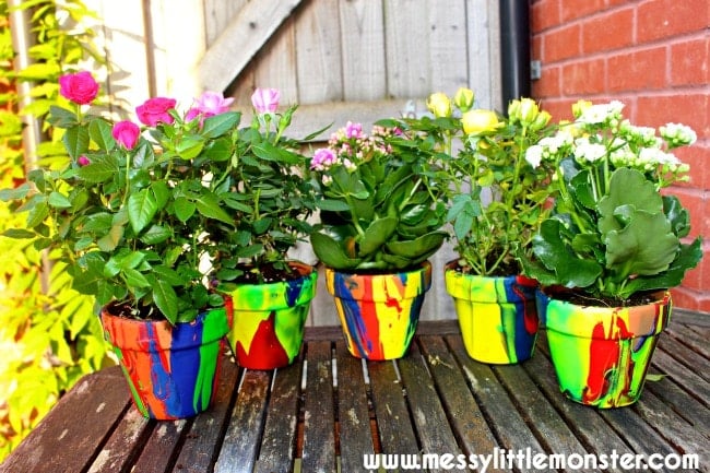 https://www.happinessishomemade.net/wp-content/uploads/2020/01/pour-painting-flower-pots.jpg