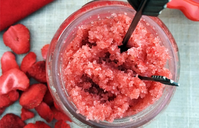 strawberry sugar scrub in mason jar