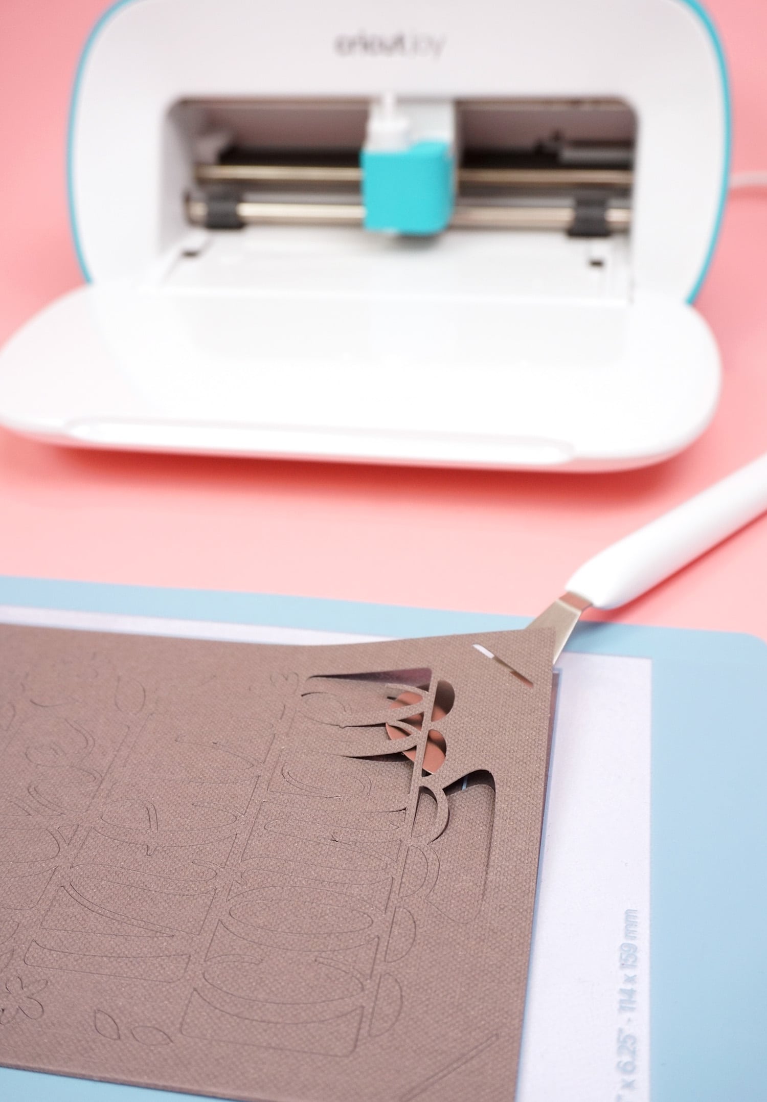 How to Cut on a Cricut Joy Without a Mat - Mom MD Hawaii