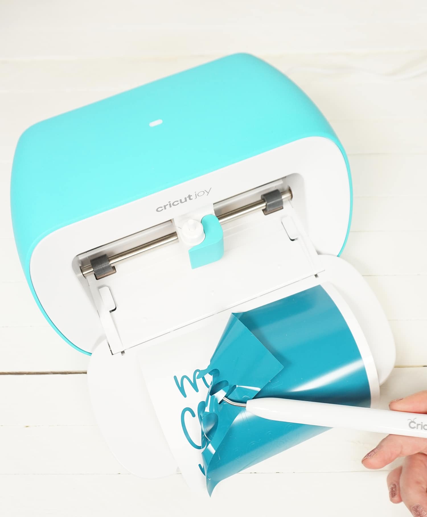 weeding smart vinyl with cricut joy