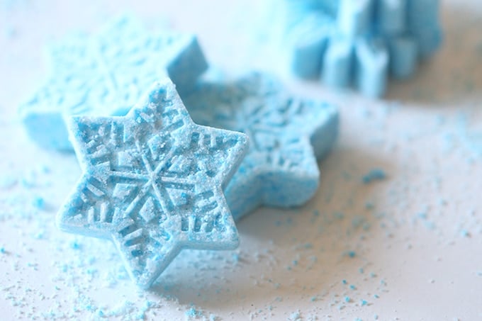 diz frozen inspired peppermint bath bombs