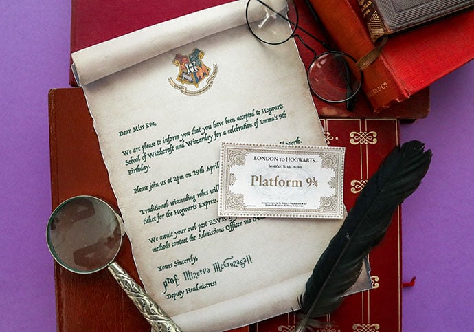 harry potter invitations with harry potter decor