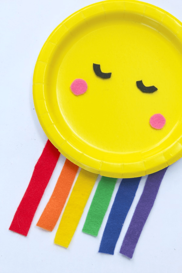 sun face paper plate with felt rainbow streamers