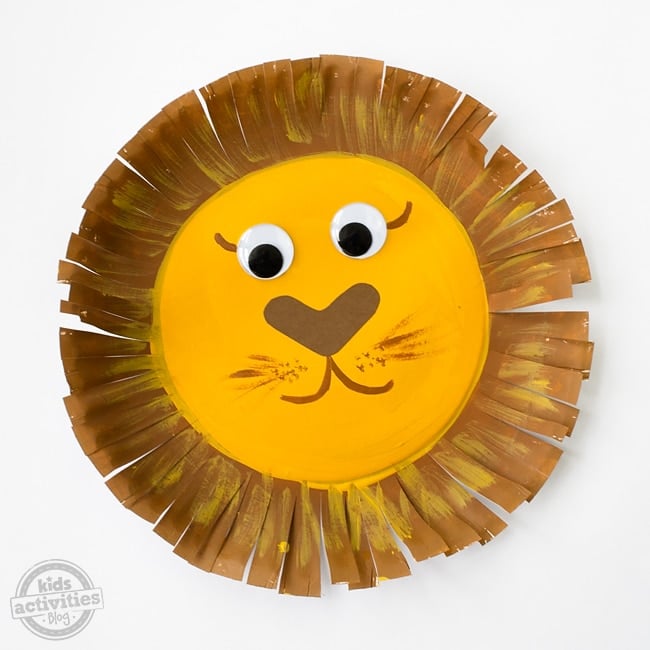 lion made from paper plate