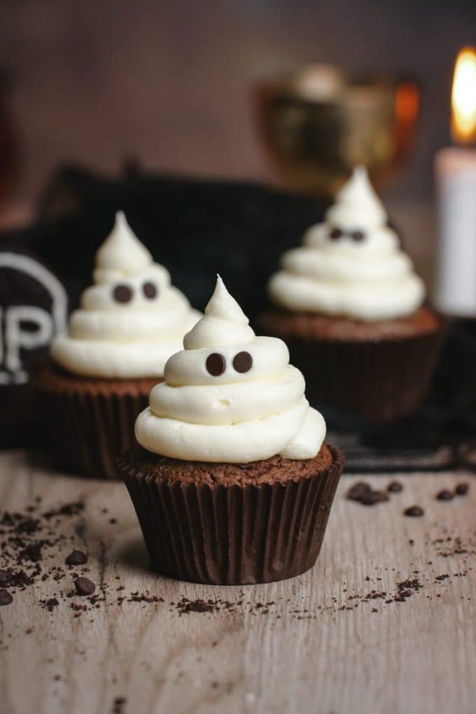 cute ghost halloween cupcakes