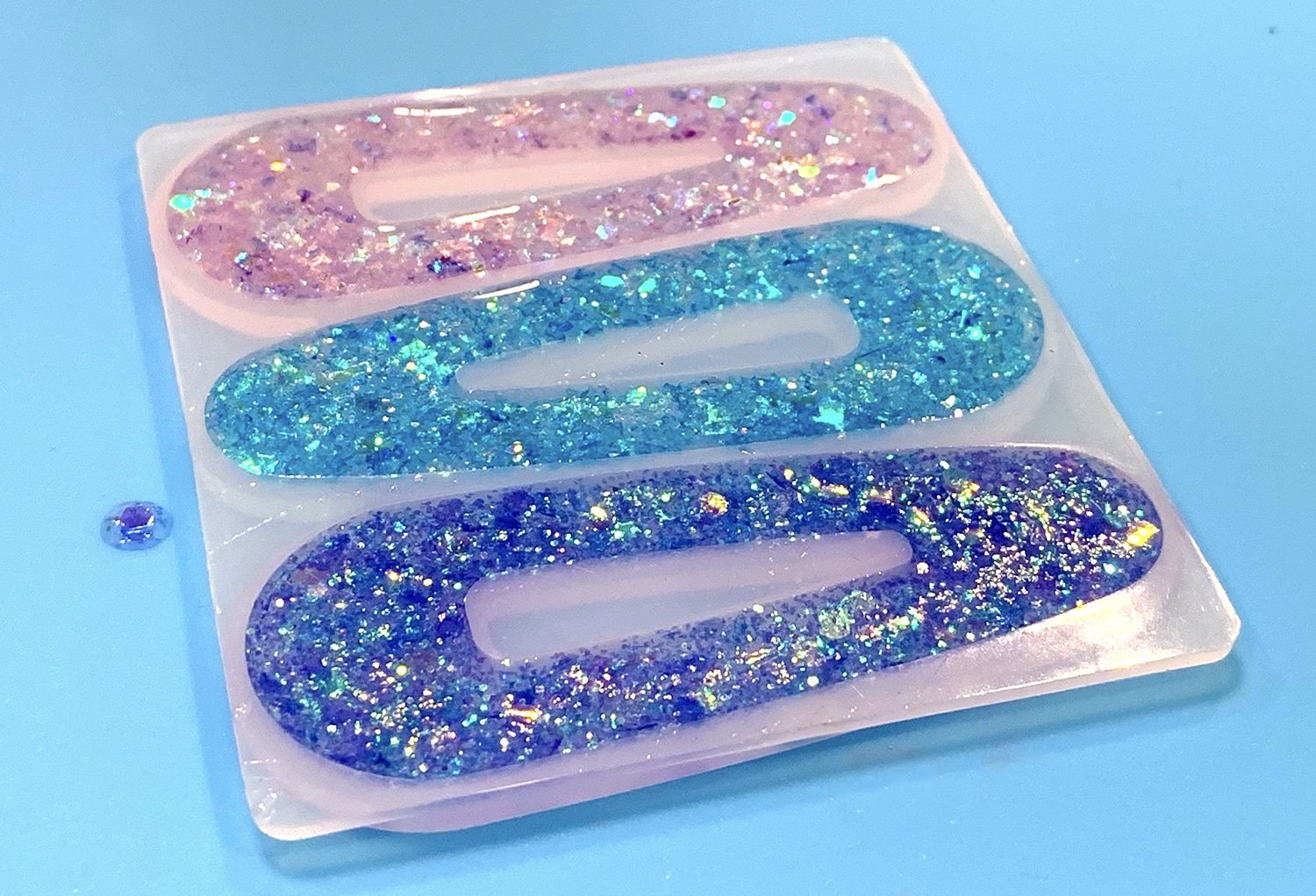 resin hair clip in molds filled