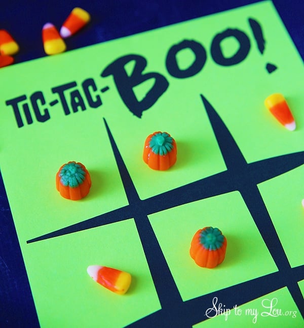 tic-tac-boo game with candy markers on table