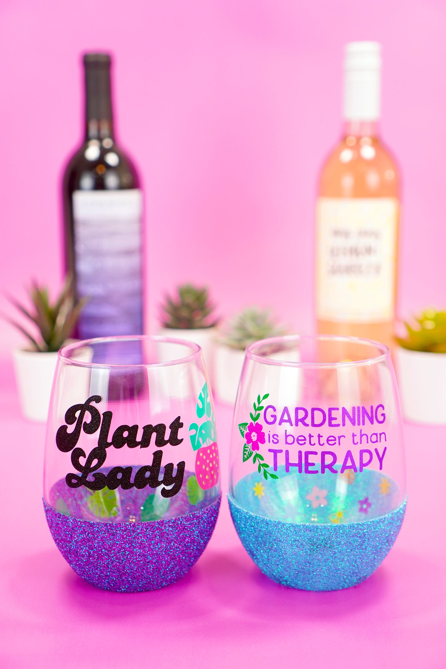 https://www.happinessishomemade.net/wp-content/uploads/2020/11/How-to-Make-DIY-Peekaboo-Glitter-Wine-Glasses.jpg