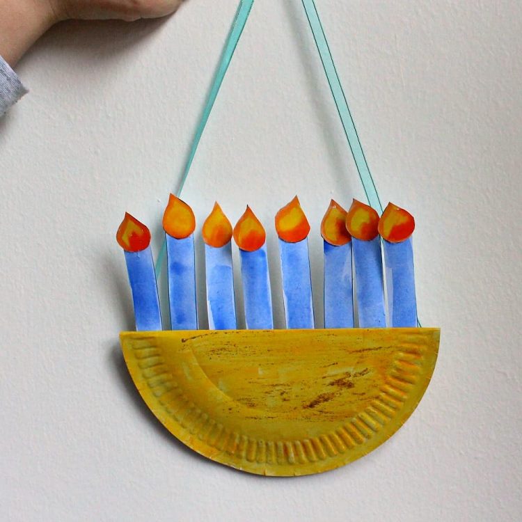 easy paper plate hanging menorah decoration