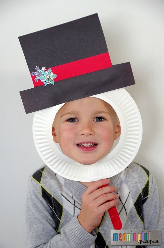 snowmen made from paper plates with hole cut out so it can be childs photo prop