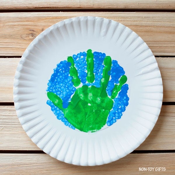 handprint on paper plate makes earth