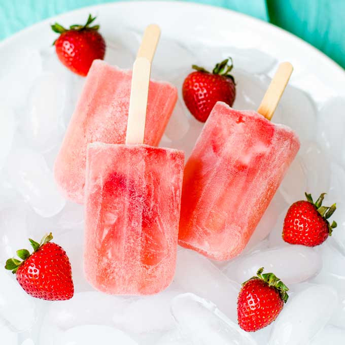 strawberry winesicles with ice and fruit