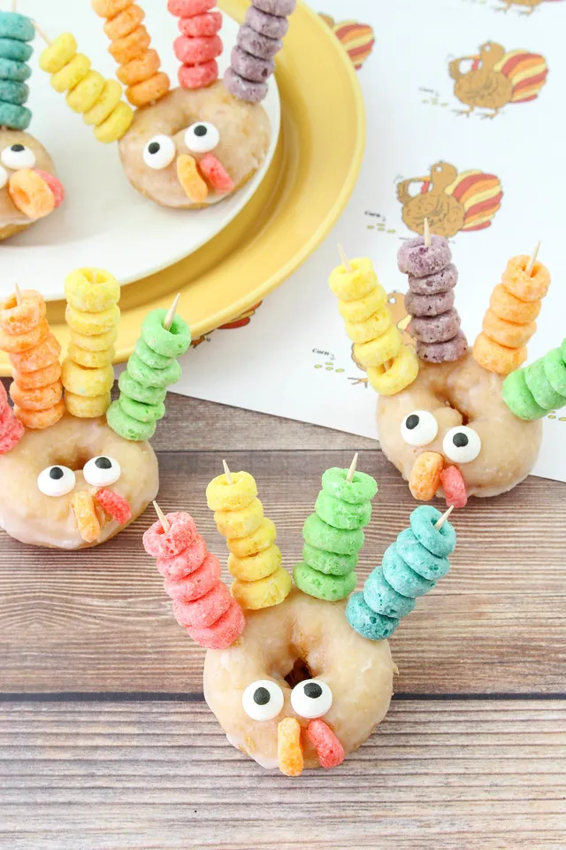 donut turkey treats for Thanksgiving 