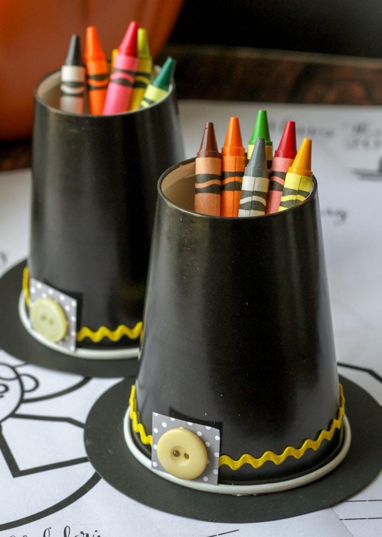 Pilgrim hat crayon cups on table