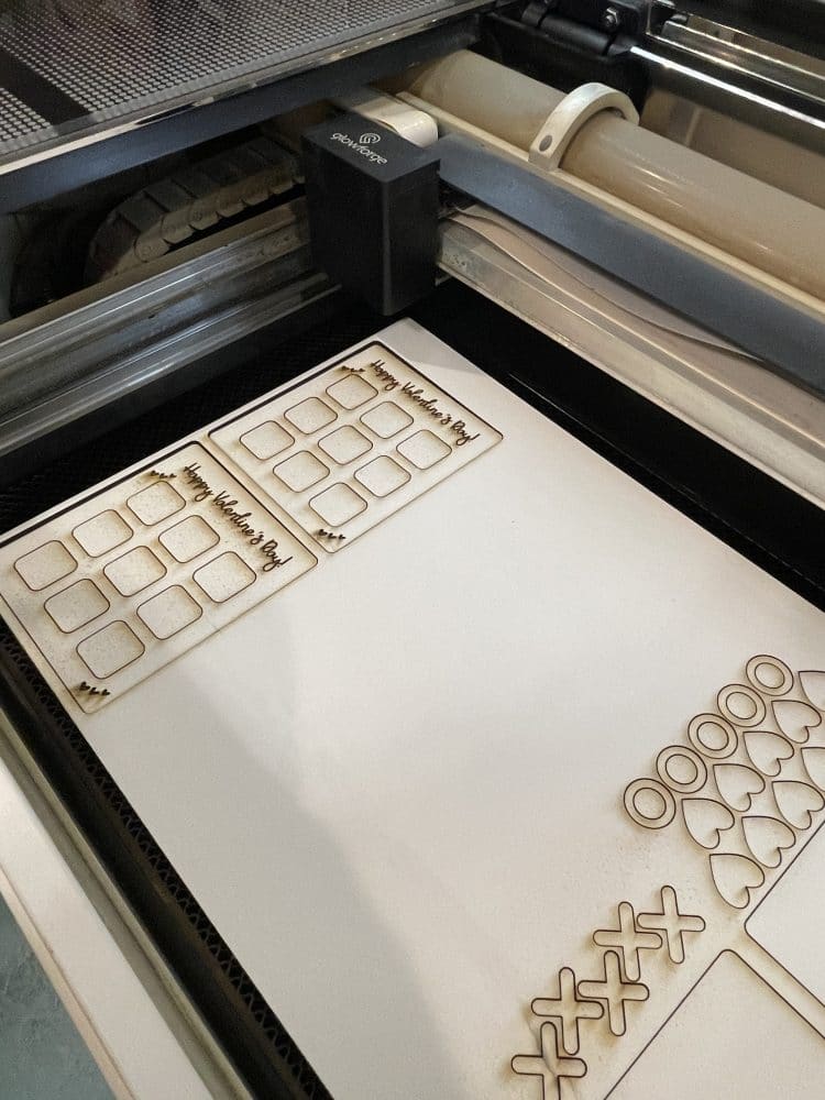 cutting valentine tic tac toe svg file in glowforge