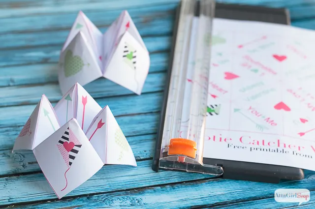 two printable cootie catchers and paper cutter