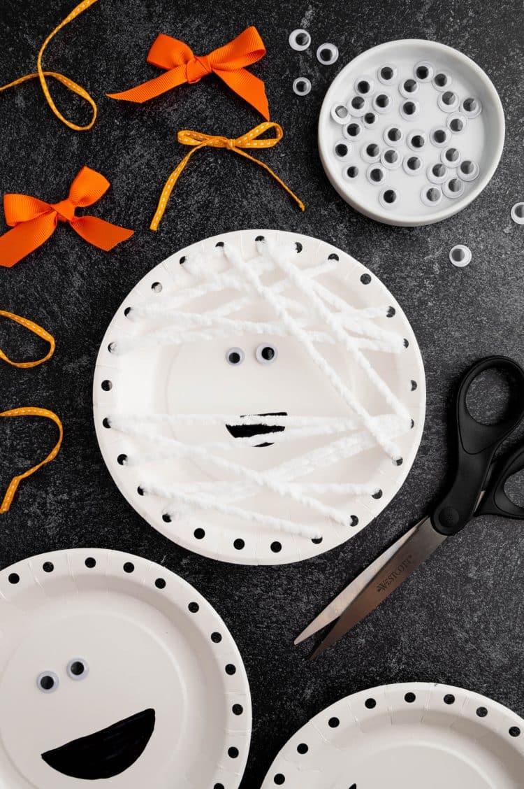 https://www.happinessishomemade.net/wp-content/uploads/2022/09/Mummy-Plates-1-15-750x1128.jpg