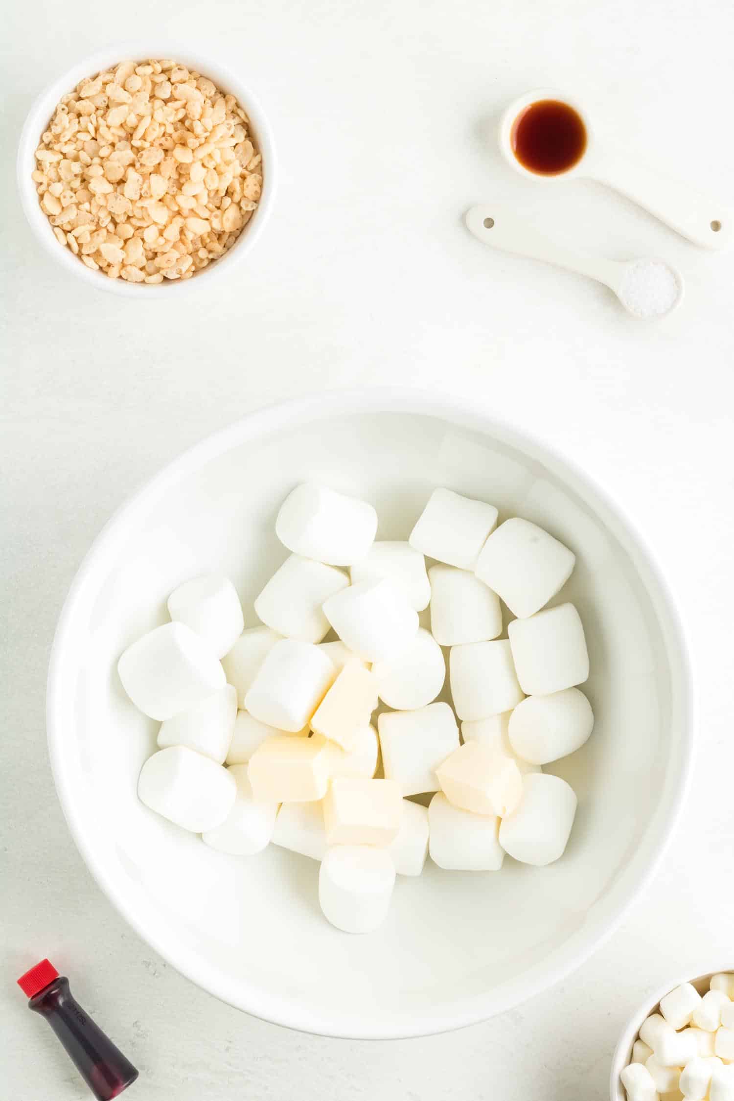 Bowl of marshmallows on white background