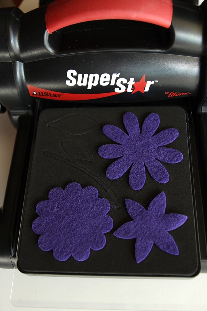 cutting felt flowers with the super star machine