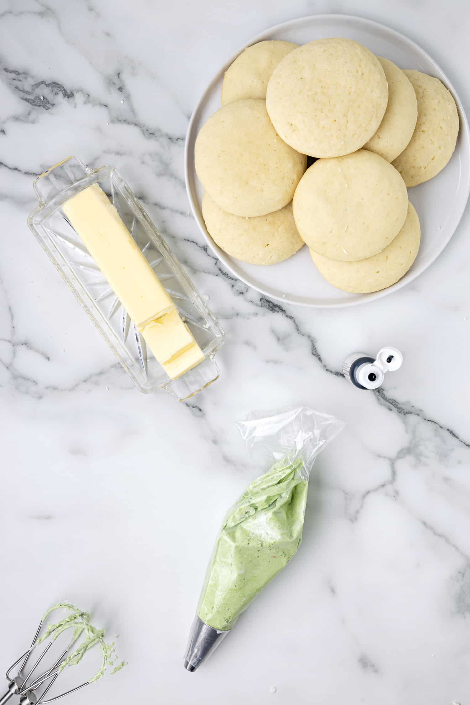 Icing in a piping bag for St. Patrick's day cookies