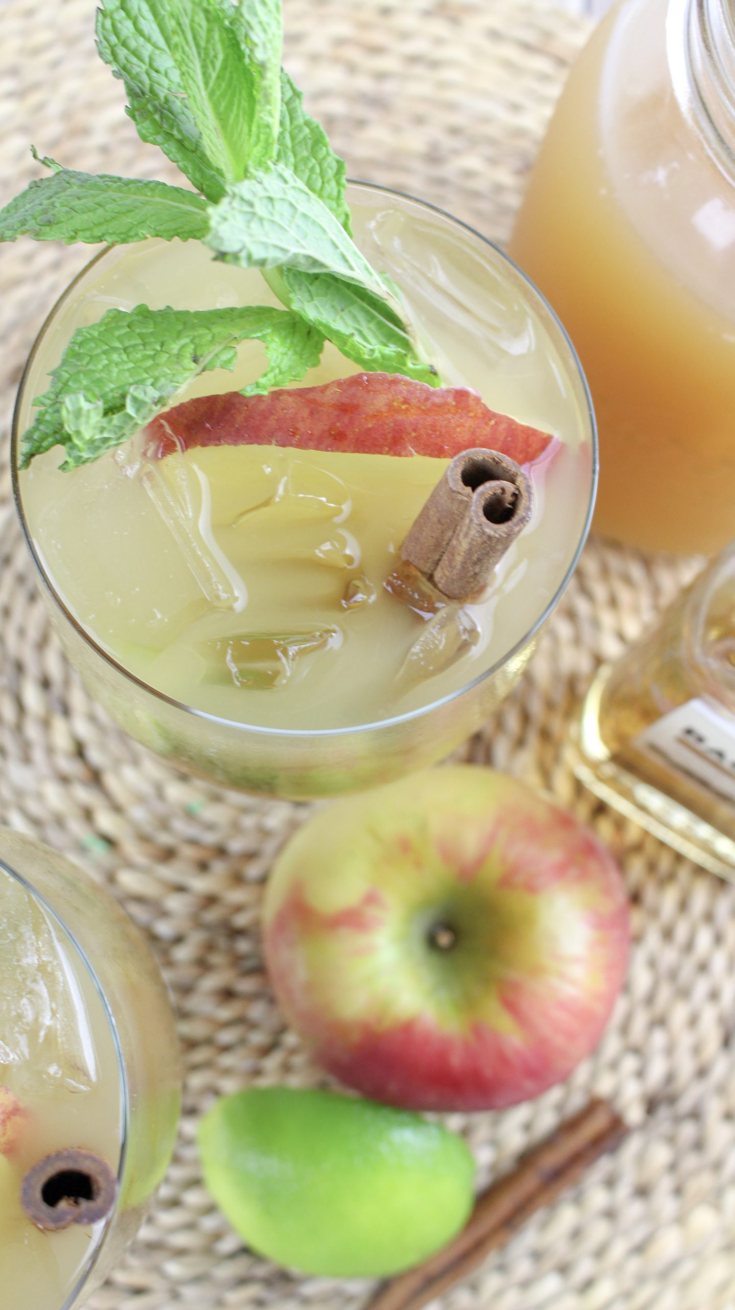fresh apple mojitos with fresh apples and limes