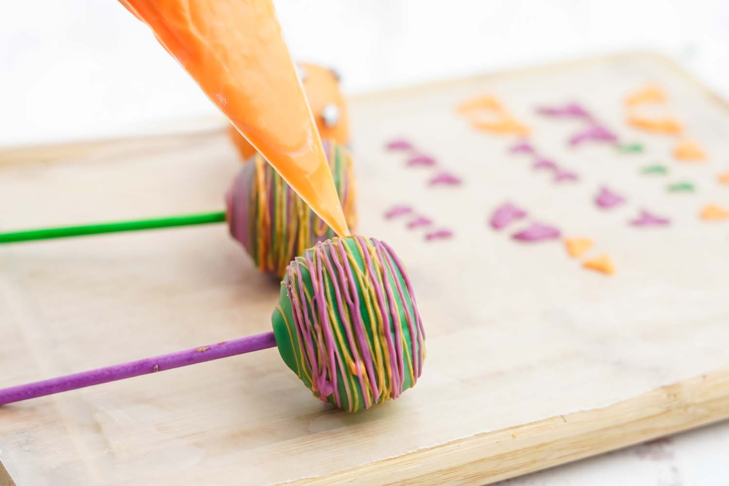 piping decorations onto easy cake pop recipe