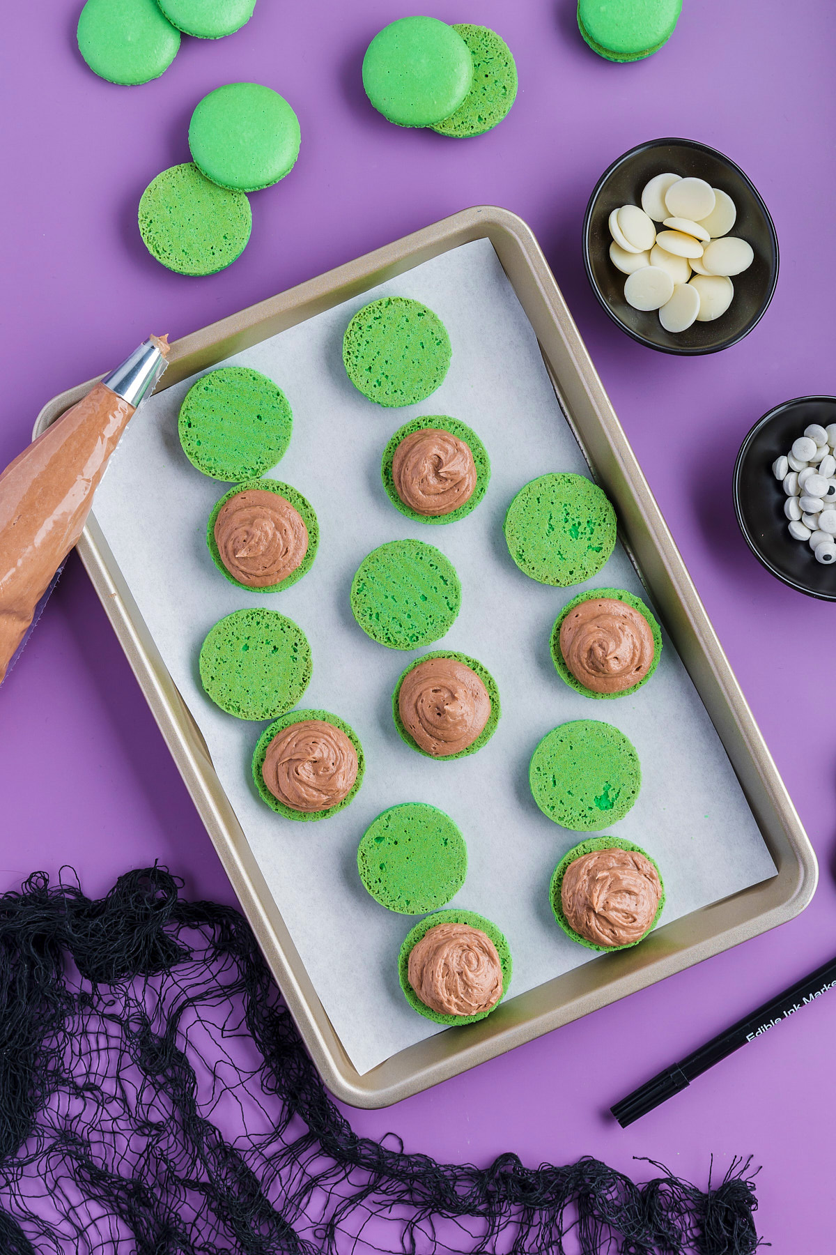 assembling easy macaron cookies