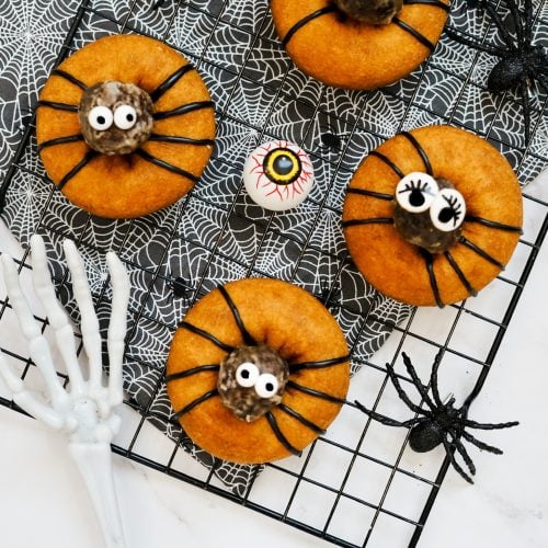 kids halloween treat idea, spooky spider donuts