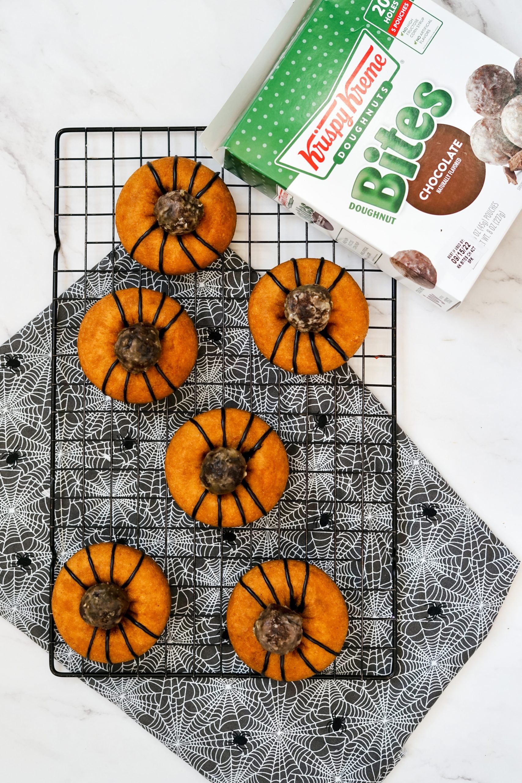 spooky treats for kids, halloween donuts