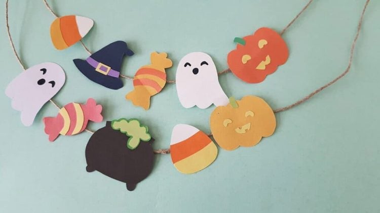 https://www.happinessishomemade.net/wp-content/uploads/2023/10/easy-halloween-garland-craft-1024x576-1-750x422.jpg