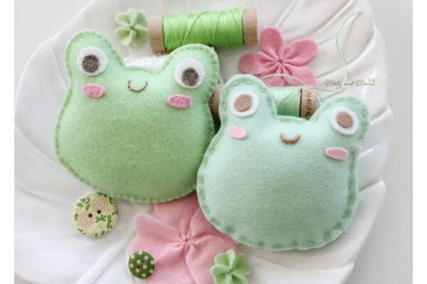 felt frog plushies easy sewing craft