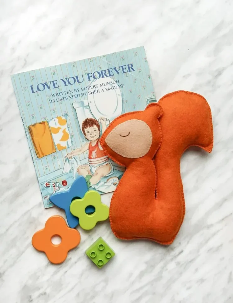 simple squirrel felt plush with books and toys