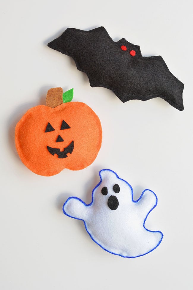 diy no sew felt halloween plushies