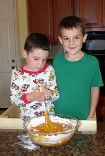 kids mixing up pumpkin bread mix