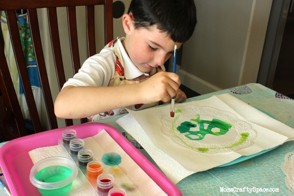 kids using watercolors to make banner