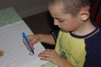 kid coloring piece of paper