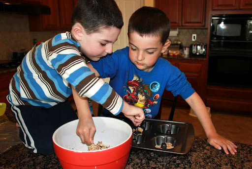 kids mixing bird seed mixture
