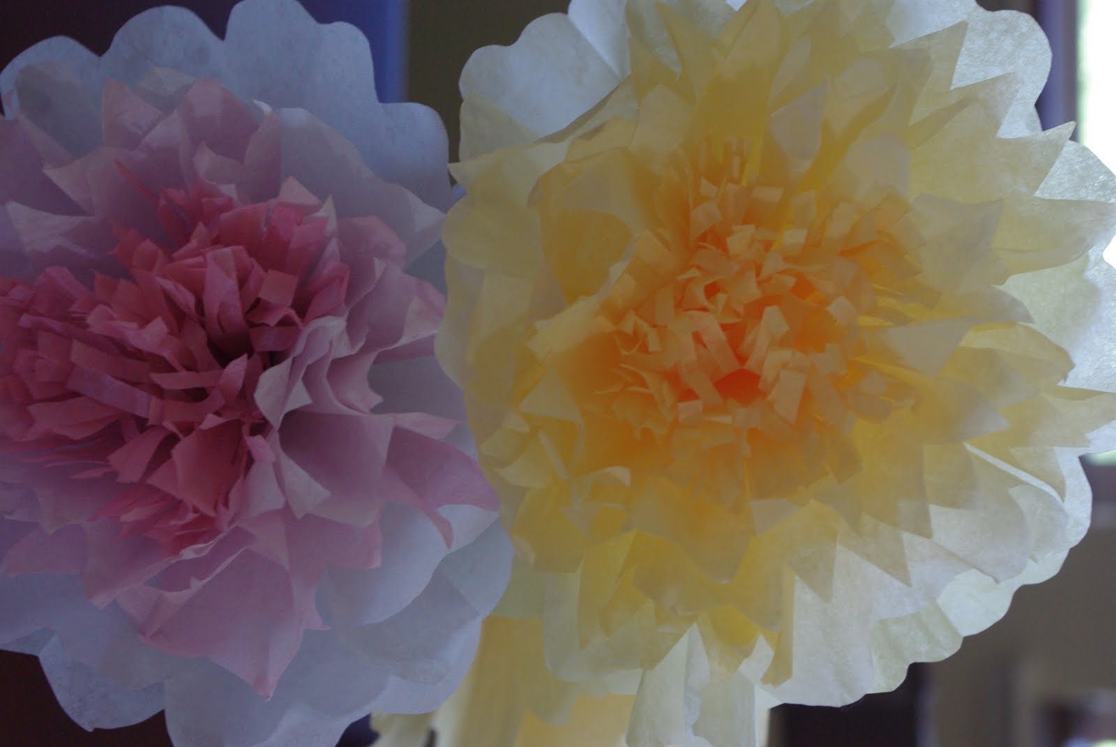 pretty spring craft for kids, coffee filter flowers 