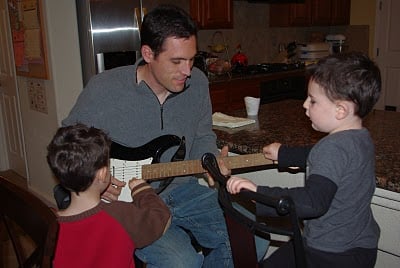 dad and kids playing guitar 